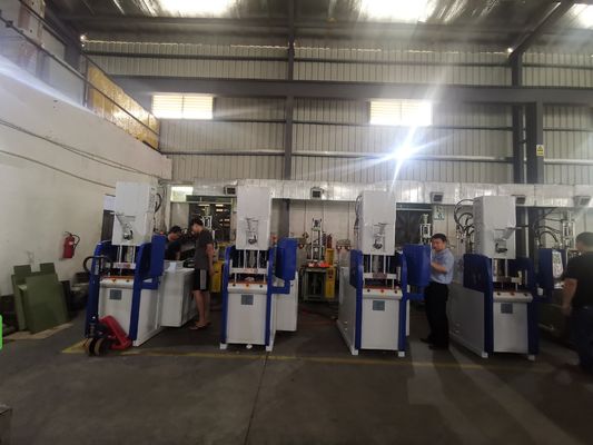 30T Plastik Dikey Enjeksiyon Kalıplama Makinesi 6.7kW 13 KN Ejektor Gücüyle Düşük Bakım