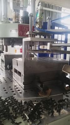 55T Dikey Plastik Enjeksiyon Kalıplama Makinesi 1.8T Ejeksiyon Gücü için 40mm vida çapı