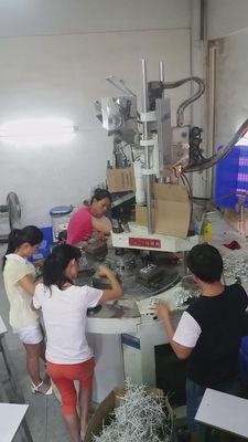 55T Dikey Plastik Enjeksiyon Kalıplama Makinesi 1.8T Ejeksiyon Gücü için 40mm vida çapı