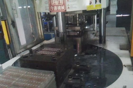 ABS Plastik İşlenmiş Hidrolik 120 Ton Enjeksiyon Kalıplama Makinesi Dikey Döner Masa