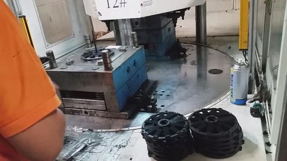 ABS Plastik İşlenmiş Hidrolik 120 Ton Enjeksiyon Kalıplama Makinesi Dikey Döner Masa