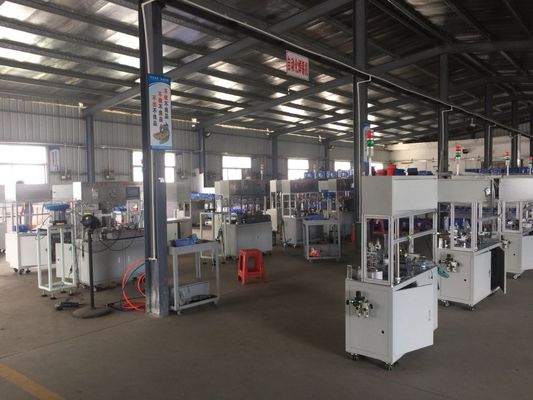 55T TPU Enjeksiyon Kalıplama Makinesi TPU Elektronik Bileşen Üretimi İçin Dikey