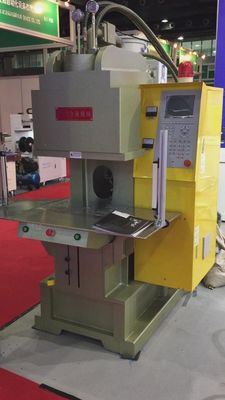 Üretim tesisi için 13kW Dikey Plastik Enjeksiyon Kalıplama Makinesi 55T