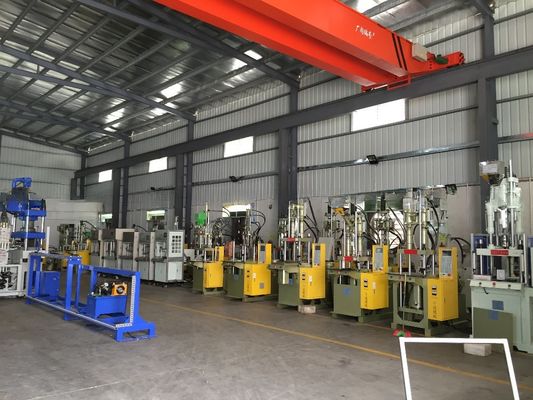 Küçük ölçekli üretim ihtiyaçları için 15T PVC Mikro Dikey Plastik Kalıplama Makinesi