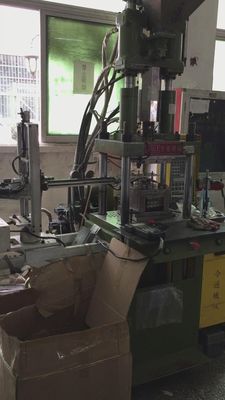15T Kompakt Enjeksiyon Kalıplama Makinesi Dikey Kulaklık için Kolay Çalıştır