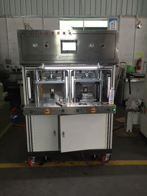 56g Düşük Basınçlı Sıcak Erimiş Yapışkan Enjeksiyon Kalıplama Makinesi Çift İstasyonlu