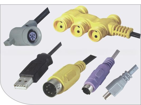 Yüksek hassasiyetli 15 Ton enjeksiyon kalıplama makinesi USB/MICRO konektörü için dikey