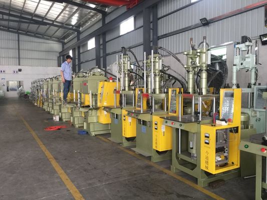 35T Plastik Dikey Enjeksiyon Kalıplama Makinesi Max Gündüz 340/280mm Çip Otomatik için